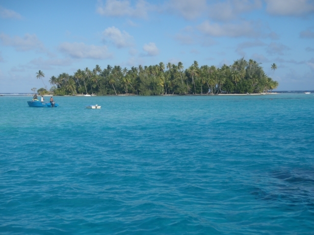 Dinghiausflug zum Motu am Pass von Tahaa