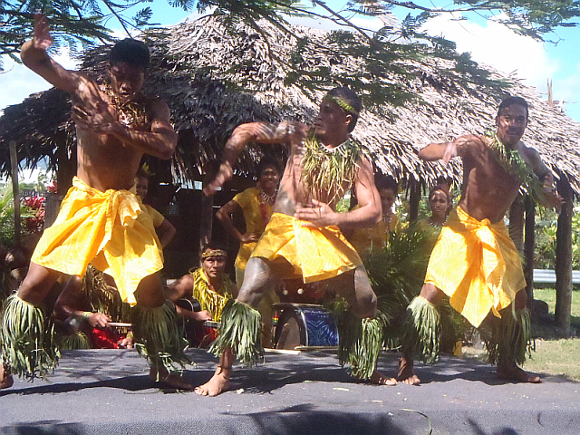 Folklore in Apia3