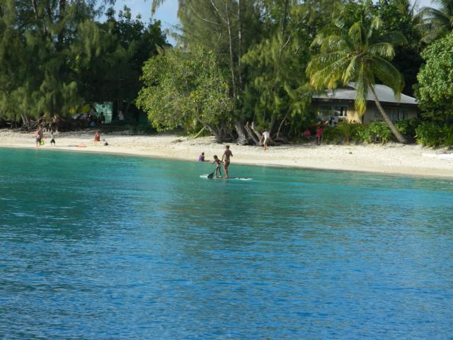 Stehpaddeln in Fare auf Huahine