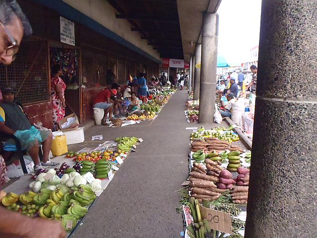 vor der Markthalle in Lautoka